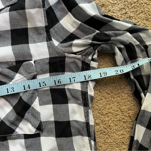 Gap buffalo plaid button down - Picture 2 of 4